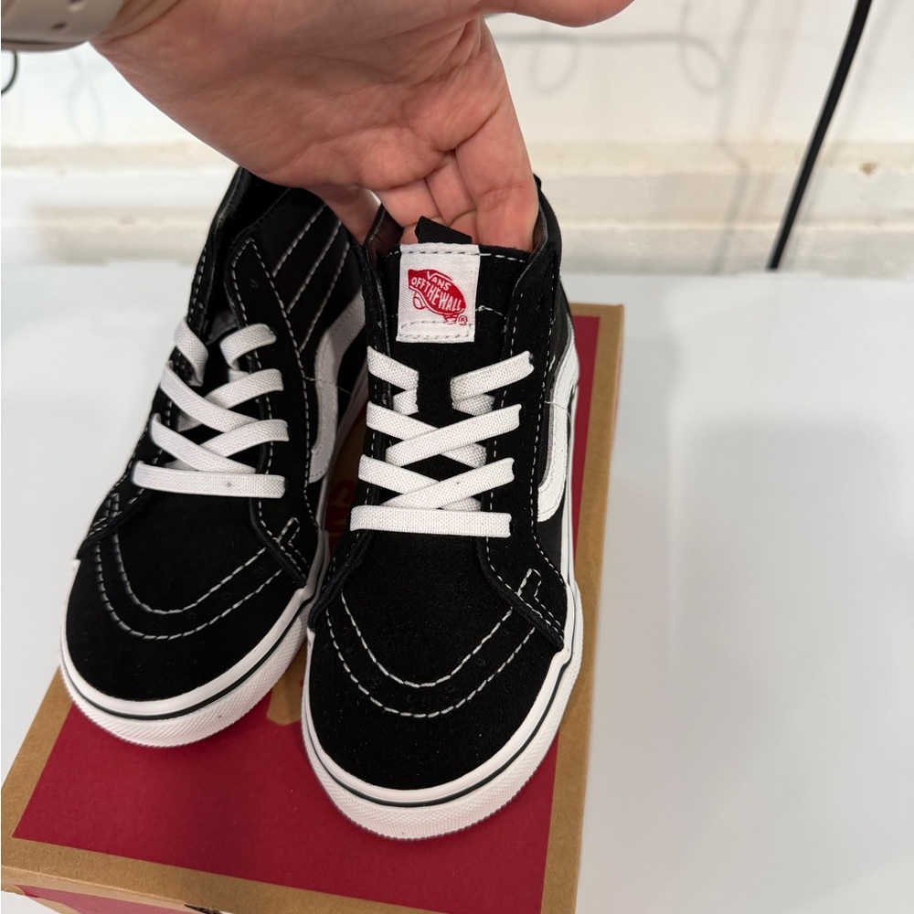 Vans Black and White Sk8-Hi toddler unisex High-Top Sneakers - Picture 6 of 11